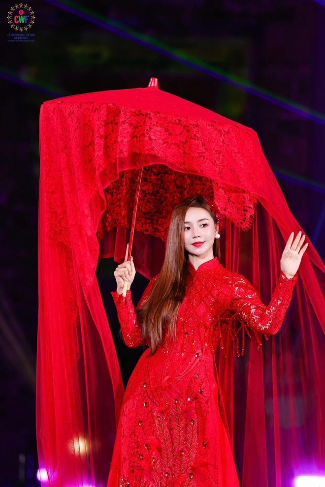 Show diễn "Bước chân Di sản" của Lễ hội Văn hóa quyên góp được 2,5 tỷ đồng ủng hộ vùng lũ- Ảnh 6.