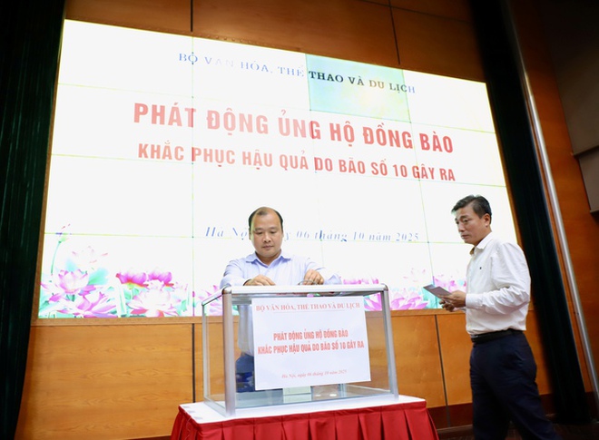 Bộ Văn hóa, Thể thao và Du lịch trao 2 tỷ đồng hỗ trợ đồng bào bị thiệt hại do bão, lũ- Ảnh 3. Bộ Văn hóa, Thể thao và Du lịch trao 2 tỷ đồng hỗ trợ đồng bào bị thiệt hại do bão, lũ- Ảnh 3.