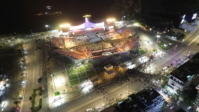 Đại tiệc âm nhạc Hạ Long 2025 rực rỡ và đầy cảm xúc- Ảnh 6. Đại tiệc âm nhạc Hạ Long 2025 rực rỡ và đầy cảm xúc- Ảnh 6.