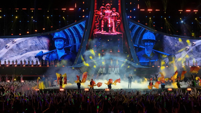 Đại tiệc âm nhạc Hạ Long 2025 rực rỡ và đầy cảm xúc- Ảnh 4. Đại tiệc âm nhạc Hạ Long 2025 rực rỡ và đầy cảm xúc- Ảnh 4.