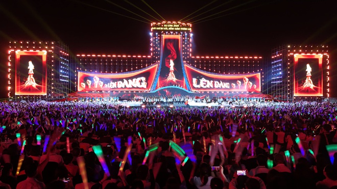 Đại tiệc âm nhạc Hạ Long 2025 rực rỡ và đầy cảm xúc- Ảnh 2. Đại tiệc âm nhạc Hạ Long 2025 rực rỡ và đầy cảm xúc- Ảnh 2.