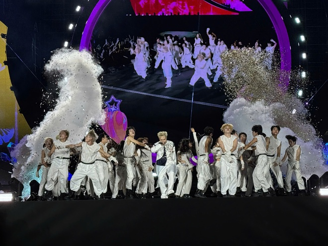 "Đất mỏ anh hùng" – Đêm nghệ thuật tri ân thợ mỏ, rực sáng Quảng Ninh- Ảnh 11.