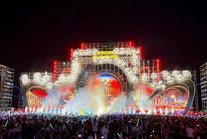 "Đất mỏ anh hùng" – Đêm nghệ thuật tri ân thợ mỏ, rực sáng Quảng Ninh- Ảnh 10.