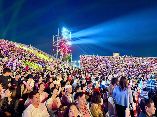 "Đất mỏ anh hùng" – Đêm nghệ thuật tri ân thợ mỏ, rực sáng Quảng Ninh- Ảnh 8.