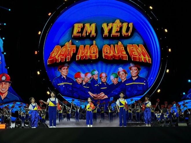 "Đất mỏ anh hùng" – Đêm nghệ thuật tri ân thợ mỏ, rực sáng Quảng Ninh- Ảnh 12.