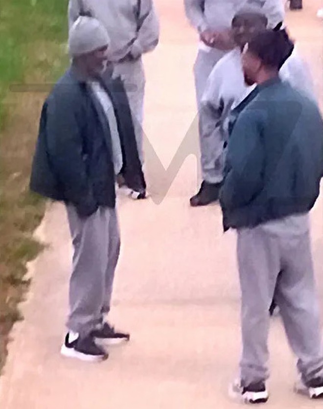 "Trùm nhạc rap" Diddy gầy rộc, râu bạc trắng khi ở trong tù- Ảnh 3. "Trùm nhạc rap" Diddy gầy rộc, râu bạc trắng khi ở trong tù- Ảnh 3.