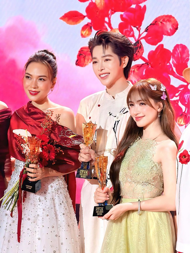 Lý Hải thực hiện chuyến xe 0 đồng, Hoàng Thùy lên đường cứu trợ vùng lũ- Ảnh 7.