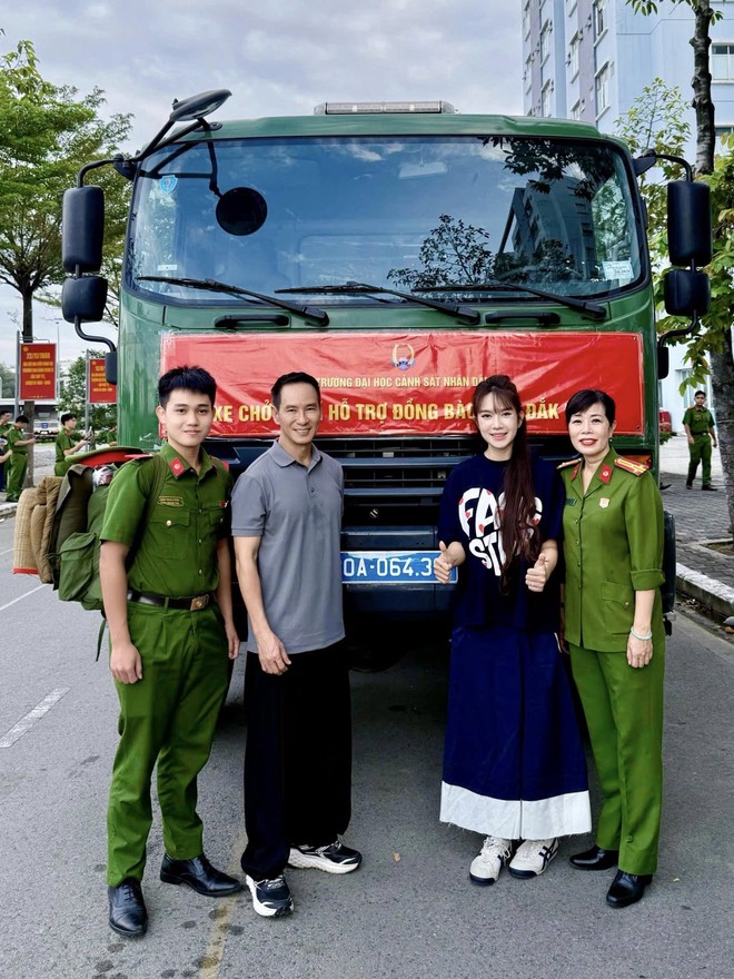 Lý Hải thực hiện chuyến xe 0 đồng, Hoàng Thùy lên đường cứu trợ vùng lũ- Ảnh 3.