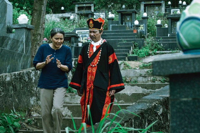 Phim kinh dị "Cải mả" có gì hấp dẫn mà soán ngôi "Cục vàng của ngoại"?- Ảnh 5. Phim kinh dị "Cải mả" có gì hấp dẫn mà soán ngôi "Cục vàng của ngoại"?- Ảnh 5.