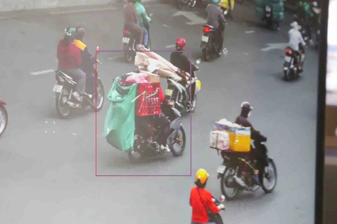 CSGT H&agrave; Nội xử l&yacute; loạt shipper chở h&agrave;ng che biển số, &ldquo;n&eacute;&rdquo; camera AI- Ảnh 3.