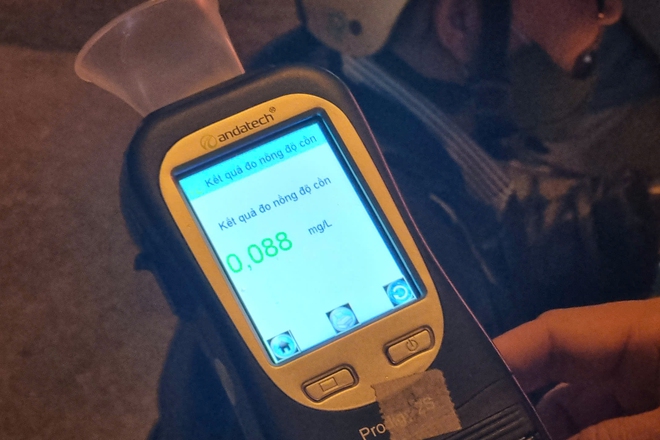 Hơn 1.500 tài xế "ma men" bị tạm giữ xe trong đêm Noel- Ảnh 3. Hơn 1.500 tài xế "ma men" bị tạm giữ xe trong đêm Noel- Ảnh 3.