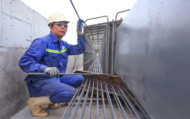 Nh&agrave; thầu tập trung nguồn lực đua tiến độ l&agrave;m cầu V&acirc;n Ph&uacute;c vượt s&ocirc;ng Hồng từ những ng&agrave;y đầu- Ảnh 9.