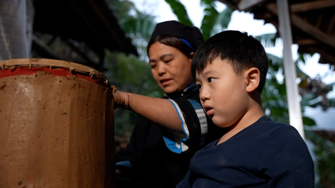 Đỗ Hoàng Hiệp song ca cùng "fan cứng" trong MV mới - Ảnh 9.