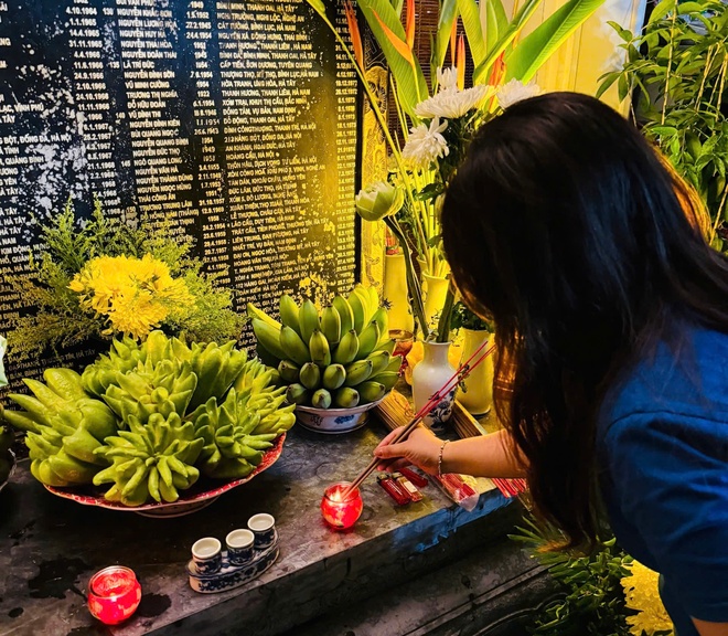 Khắp Thủ đô lung linh "mỗi ngọn nến - một tấm lòng" tri ân các anh hùng liệt sĩ- Ảnh 9. Khắp Thủ đô lung linh "mỗi ngọn nến - một tấm lòng" tri ân các anh hùng liệt sĩ- Ảnh 9.