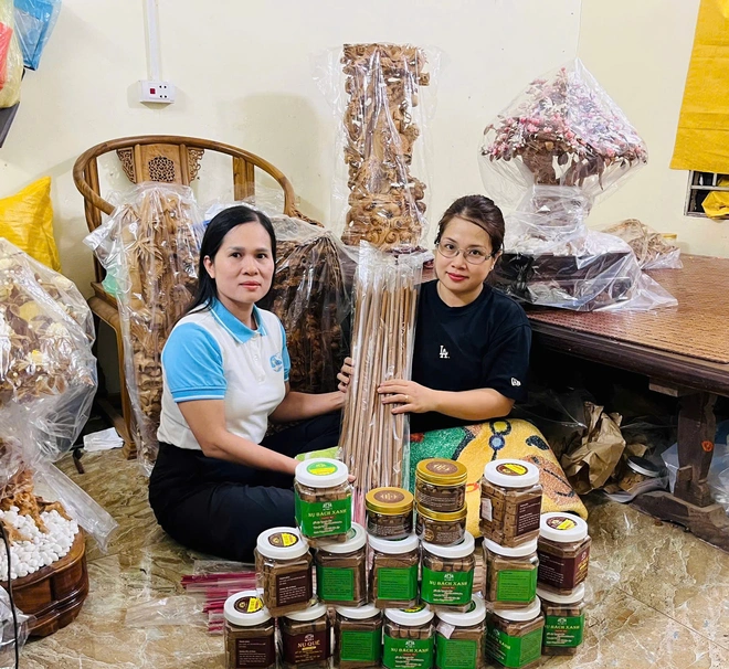 Khắp Thủ đô lung linh "mỗi ngọn nến - một tấm lòng" tri ân các anh hùng liệt sĩ- Ảnh 15. Khắp Thủ đô lung linh "mỗi ngọn nến - một tấm lòng" tri ân các anh hùng liệt sĩ- Ảnh 15.