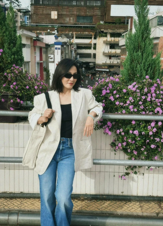 Diễn viên Hồng Đào: "85 tuổi tôi cũng chưa nghỉ hưu"- Ảnh 2. Diễn viên Hồng Đào: "85 tuổi tôi cũng chưa nghỉ hưu"- Ảnh 2.