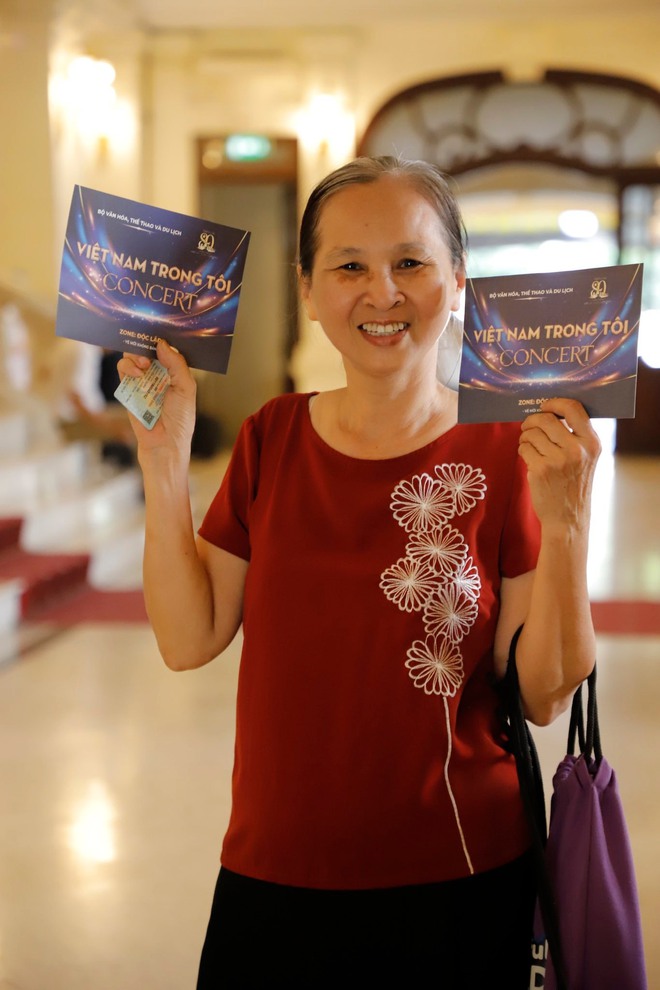 Hàng nghìn khán giả xếp hàng nhận vé concert "Việt Nam trong tôi"- Ảnh 5.
