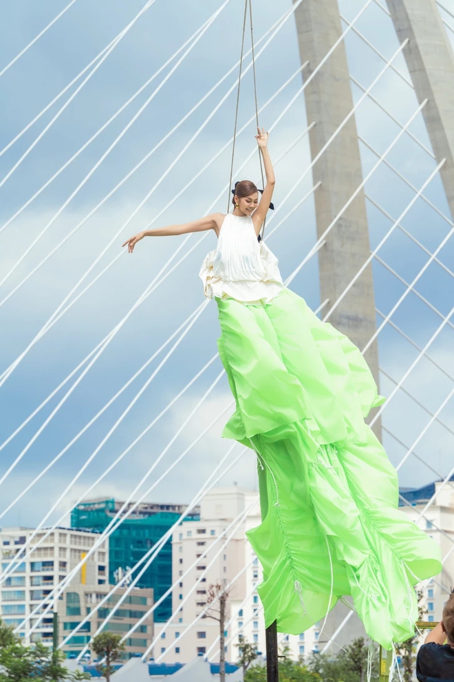 Vietnam's next top model mùa 9: Drama có còn đủ sức giữ khán giả?- Ảnh 5. Vietnam's next top model mùa 9: Drama có còn đủ sức giữ khán giả?- Ảnh 5.