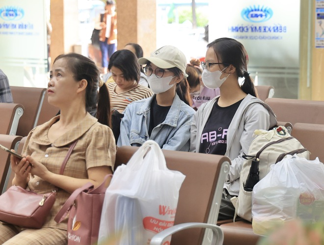 Bến xe Hà Nội thưa khách ngày đầu kỳ nghỉ lễ Quốc khánh- Ảnh 4. Bến xe Hà Nội thưa khách ngày đầu kỳ nghỉ lễ Quốc khánh- Ảnh 4.