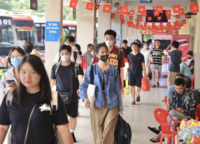 Bến xe Hà Nội thưa khách ngày đầu kỳ nghỉ lễ Quốc khánh- Ảnh 8. Bến xe Hà Nội thưa khách ngày đầu kỳ nghỉ lễ Quốc khánh- Ảnh 8.