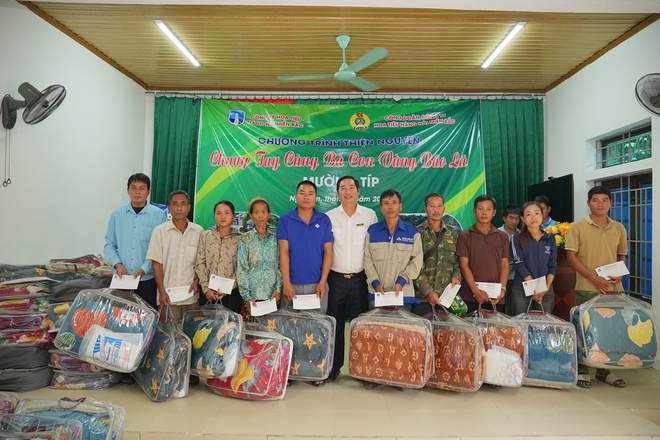 Vượt bùn lũ lên Mường Típ: Những bàn tay nhân ái tìm đến nơi gian khó nhất- Ảnh 3.