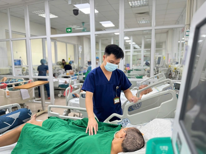 Hai người nguy kịch vì sốt mò- Ảnh 1.
