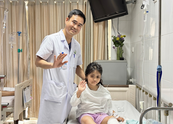 Có nên đắp lá chữa viêm xương cho trẻ?- Ảnh 2.