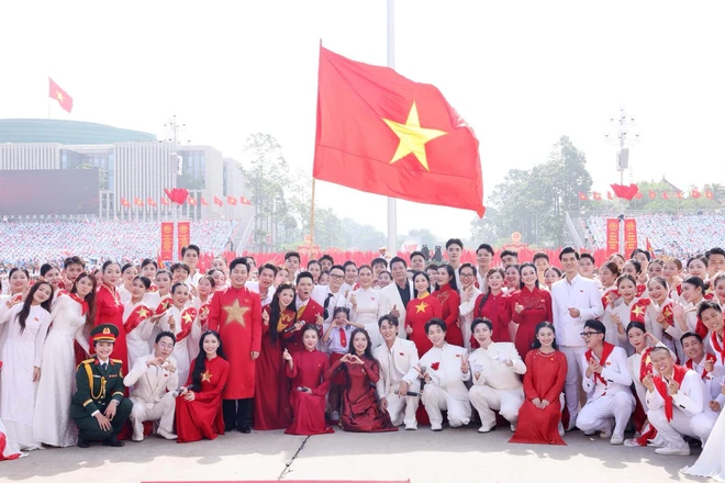 Hình ảnh các nghệ sĩ xúc động, tự hào khi được biểu diễn tại Quảng trường Ba Đình- Ảnh 5. Hình ảnh các nghệ sĩ xúc động, tự hào khi được biểu diễn tại Quảng trường Ba Đình- Ảnh 5.
