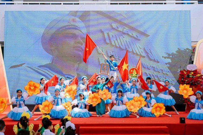Kỷ niệm 80 năm truyền thống ngành Giáo dục và khai giảng năm học 2025–2026- Ảnh 18. Kỷ niệm 80 năm truyền thống ngành Giáo dục và khai giảng năm học 2025–2026- Ảnh 18.