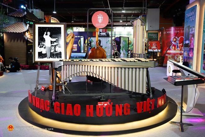 Tăng suất chiếu phim miễn phí chiêu đãi khán giả tại Triển lãm thành tựu đất nước- Ảnh 7. Tăng suất chiếu phim miễn phí chiêu đãi khán giả tại Triển lãm thành tựu đất nước- Ảnh 7.
