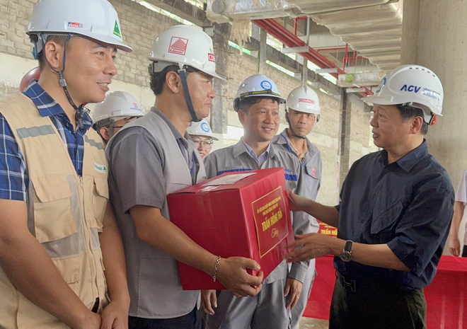 Phó Thủ tướng Trần Hồng Hà kiểm tra đột xuất siêu sân bay Long Thành trong ngày chủ nhật- Ảnh 12. Phó Thủ tướng Trần Hồng Hà kiểm tra đột xuất siêu sân bay Long Thành trong ngày chủ nhật- Ảnh 12.