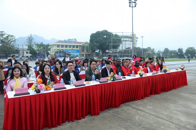 Tuy&ecirc;n Quang đ&oacute;n những vị kh&aacute;ch du lịch đầu ti&ecirc;n đến &ldquo;x&ocirc;ng đất&rdquo;- Ảnh 3.