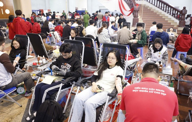 Hàng nghìn sinh viên hiến máu tình nguyện tại Chủ nhật Đỏ- Ảnh 3. Hàng nghìn sinh viên hiến máu tình nguyện tại Chủ nhật Đỏ- Ảnh 3.