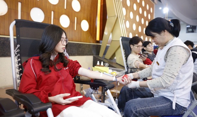 Hàng nghìn sinh viên hiến máu tình nguyện tại Chủ nhật Đỏ- Ảnh 2. Hàng nghìn sinh viên hiến máu tình nguyện tại Chủ nhật Đỏ- Ảnh 2.