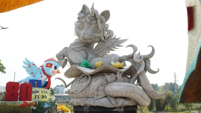 9X Bắc Ninh l&agrave;m linh vật ngựa khổng lồ để đấu gi&aacute; gi&uacute;p người ngh&egrave;o đ&oacute;n Tết- Ảnh 1.