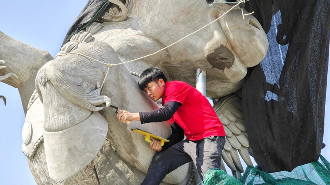 9X Bắc Ninh l&agrave;m linh vật ngựa khổng lồ để đấu gi&aacute; gi&uacute;p người ngh&egrave;o đ&oacute;n Tết- Ảnh 3.