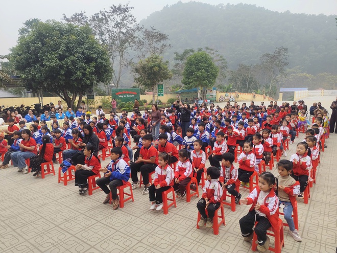 Tuổi trẻ B&aacute;o X&acirc;y dựng mang y&ecirc;u thương đến học sinh v&ugrave;ng cao Th&aacute;i Nguy&ecirc;n- Ảnh 4.