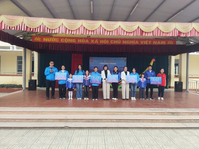 Tuổi trẻ B&aacute;o X&acirc;y dựng mang y&ecirc;u thương đến học sinh v&ugrave;ng cao Th&aacute;i Nguy&ecirc;n- Ảnh 2.