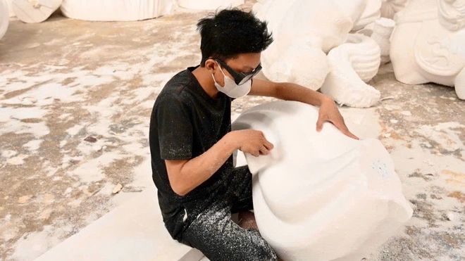 B&ecirc;n trong xưởng linh vật ngựa B&iacute;nh Ngọ ở Đồng Nai những ng&agrave;y cao điểm Tết- Ảnh 23.