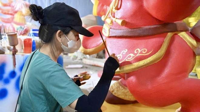 B&ecirc;n trong xưởng linh vật ngựa B&iacute;nh Ngọ ở Đồng Nai những ng&agrave;y cao điểm Tết- Ảnh 14.