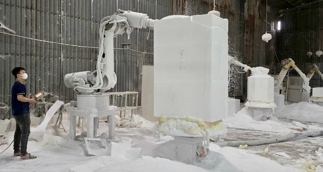 B&ecirc;n trong xưởng linh vật ngựa B&iacute;nh Ngọ ở Đồng Nai những ng&agrave;y cao điểm Tết- Ảnh 11.