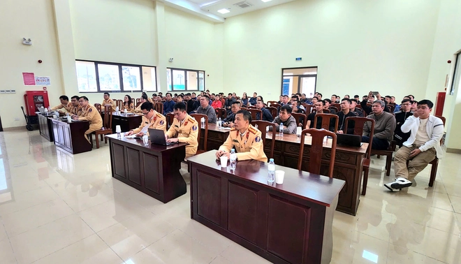 Bắc Ninh: Hơn 100 doanh nghiệp k&yacute; cam kết chấp h&agrave;nh ph&aacute;p luật về trật tự ATGT- Ảnh 3.