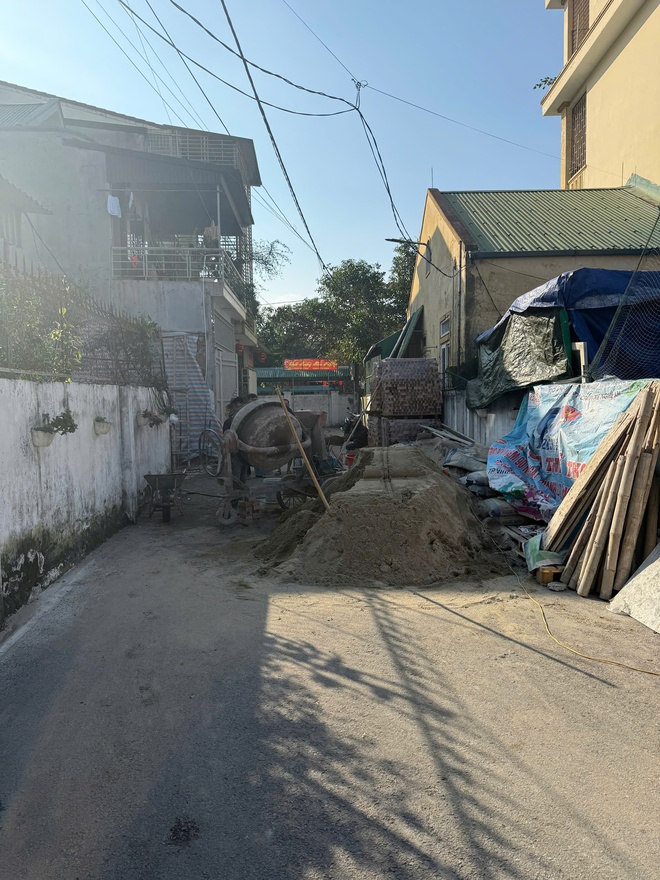 Nghệ An: Đồng loạt ra quân giải tỏa hành lang an toàn giao thông dịp Tết Bính Ngọ 2026- Ảnh 4. Nghệ An: Đồng loạt ra quân giải tỏa hành lang an toàn giao thông dịp Tết Bính Ngọ 2026- Ảnh 4.