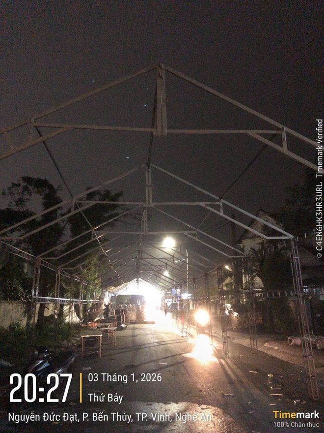 Nghệ An: Đồng loạt ra quân giải tỏa hành lang an toàn giao thông dịp Tết Bính Ngọ 2026- Ảnh 5. Nghệ An: Đồng loạt ra quân giải tỏa hành lang an toàn giao thông dịp Tết Bính Ngọ 2026- Ảnh 5.