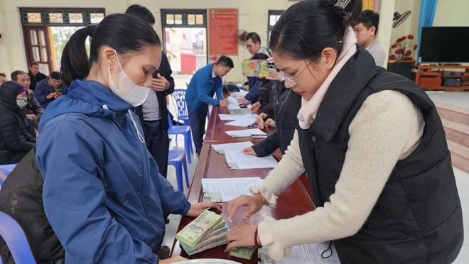 Cận Tết, người d&acirc;n phấn khởi nhận bồi thường giải ph&oacute;ng mặt bằng s&acirc;n bay Gia B&igrave;nh- Ảnh 2.