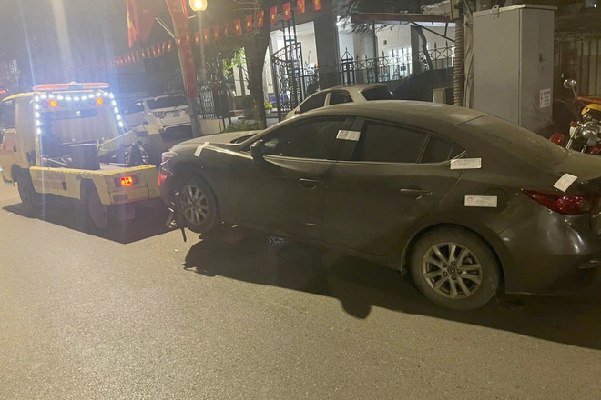 Hà Nội: CSGT siết chặt kiểm soát, nhiều tài xế "ma men" bị tạm giữ xe sau tiệc tất niên- Ảnh 3. Hà Nội: CSGT siết chặt kiểm soát, nhiều tài xế "ma men" bị tạm giữ xe sau tiệc tất niên- Ảnh 3.