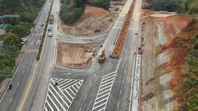 Cận cảnh tuyến tr&aacute;nh th&agrave;nh phố Cao Bằng trước ng&agrave;y về đ&iacute;ch- Ảnh 3.