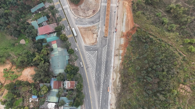 Cận cảnh tuyến tr&aacute;nh th&agrave;nh phố Cao Bằng trước ng&agrave;y về đ&iacute;ch- Ảnh 5.