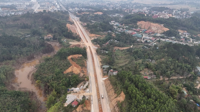 Cận cảnh tuyến tr&aacute;nh th&agrave;nh phố Cao Bằng trước ng&agrave;y về đ&iacute;ch- Ảnh 15.