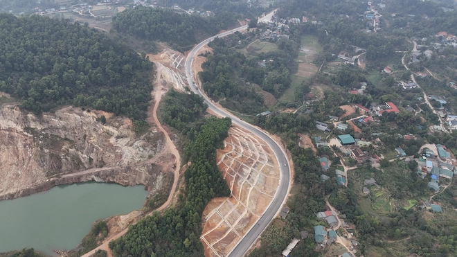 Cận cảnh tuyến tr&aacute;nh th&agrave;nh phố Cao Bằng trước ng&agrave;y về đ&iacute;ch- Ảnh 14.